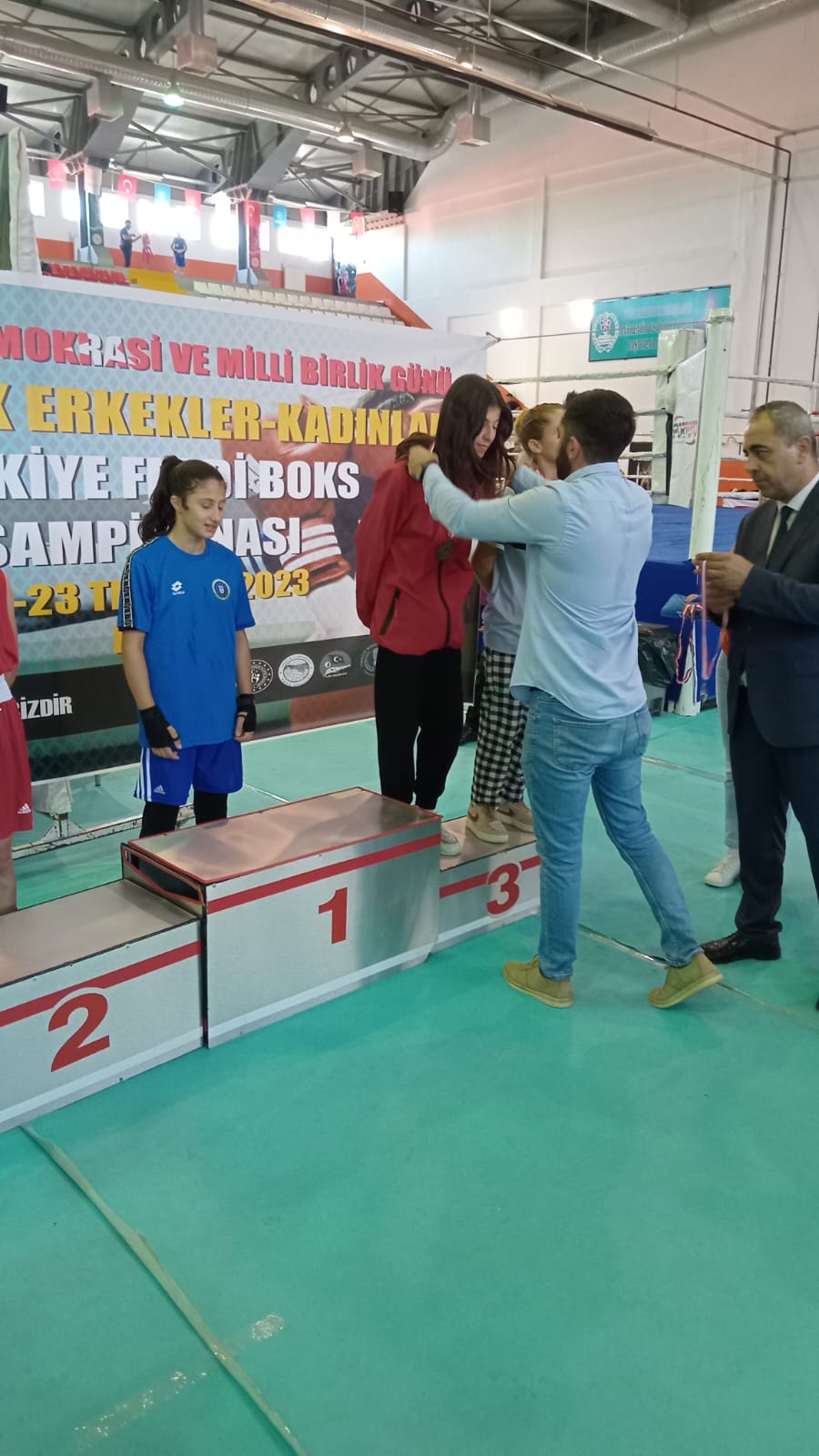 Besnili Boksörlerden büyük başarı. 6