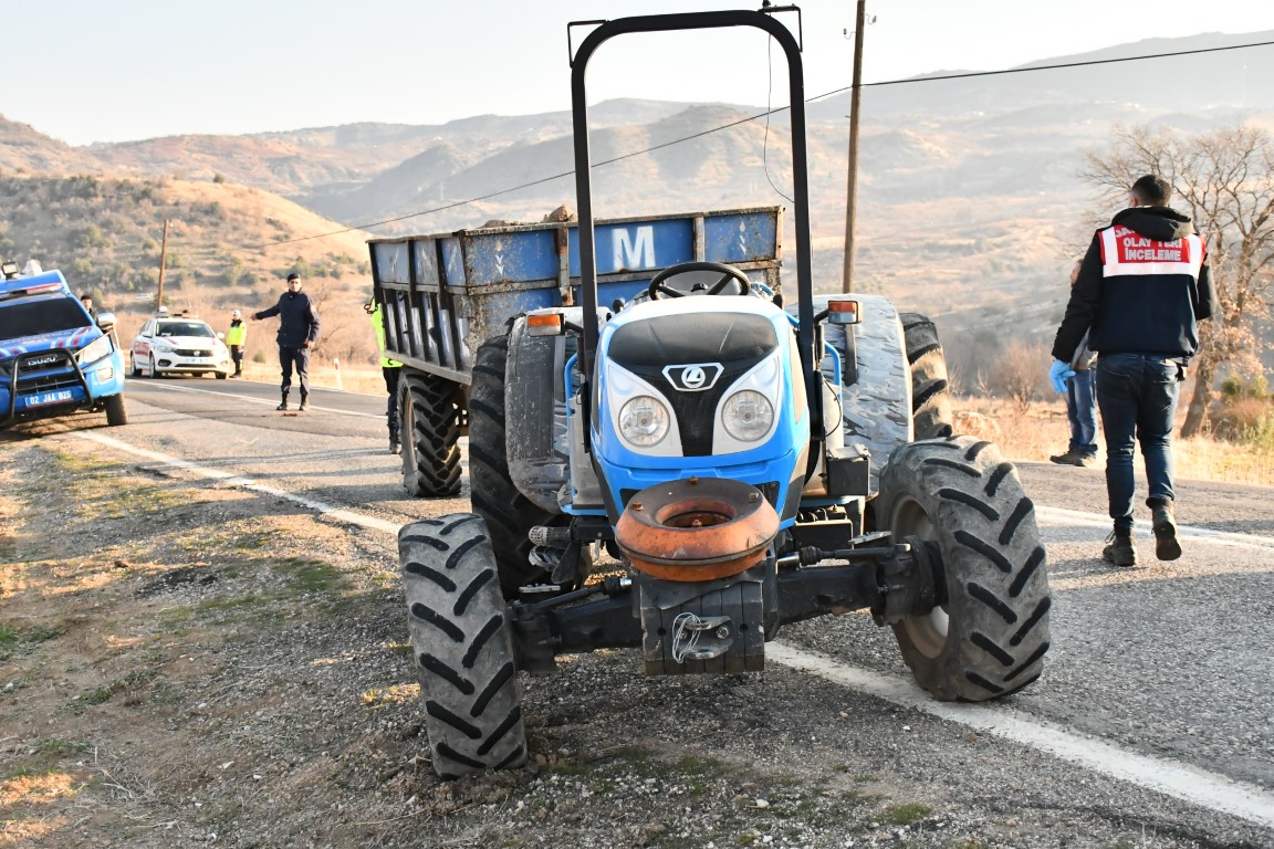 Traktörden Düşan Genç (2) (Orta)