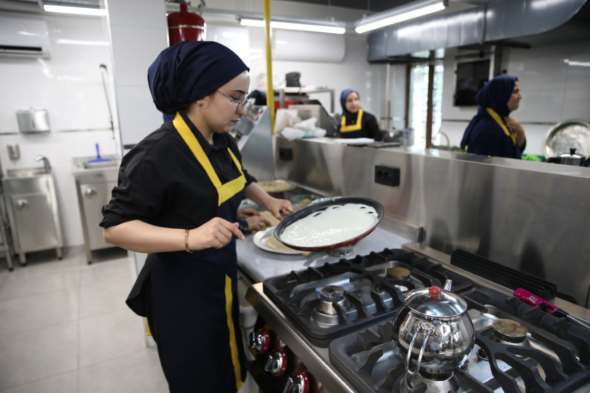 Şanlıurfa Geleneksel Yemekleri Kadınlar (1) (Orta)