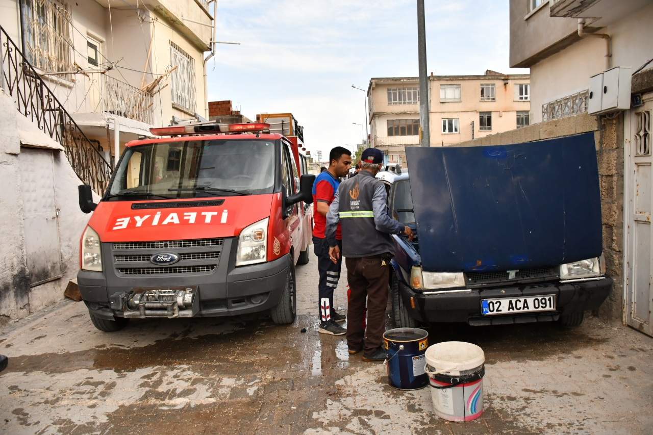 Adıyaman'da Yanan Otomobilde Hasar Oluştu 1