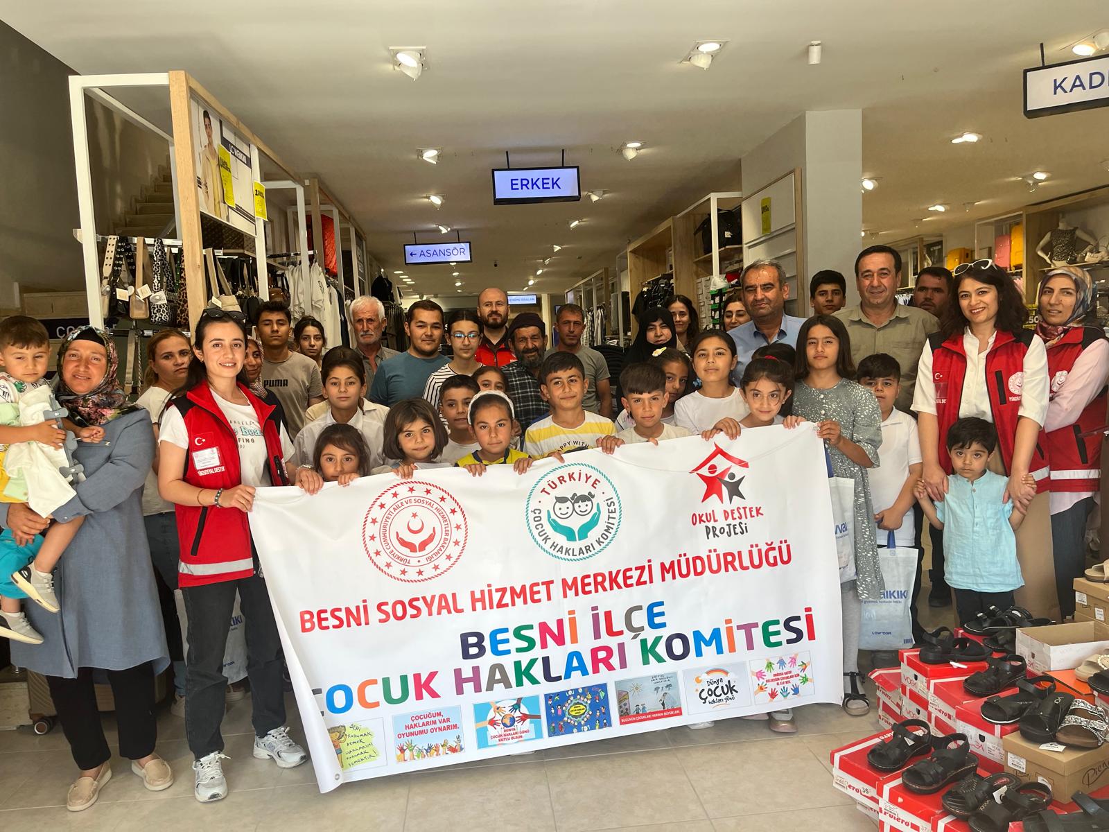 Meri̇nos Depremzede Çocuklari Unutmadi