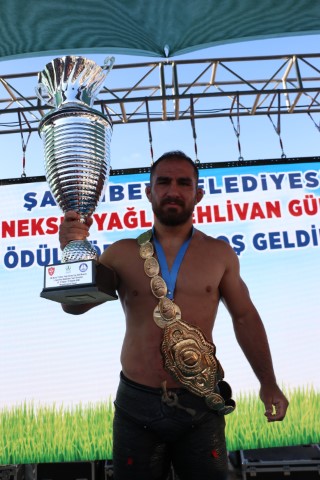 Aa 20250601 38155235 38155234 Cw Enerji Turkiye Yagli Gures Liginin Sahinbey Etabini Feyzullah Akturk Kazandi (Küçük)