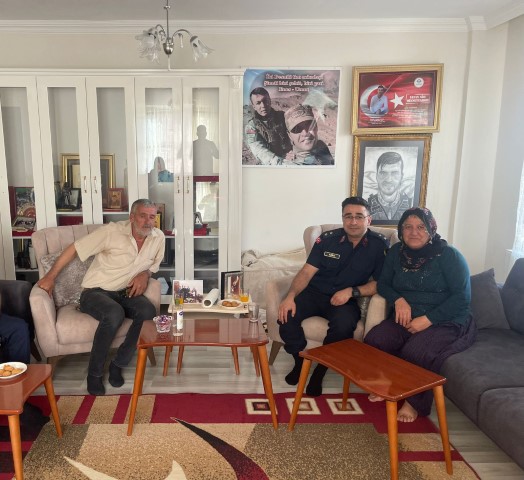 Kaymakam Şehit Ailesi Ziyaret10 (Küçük)