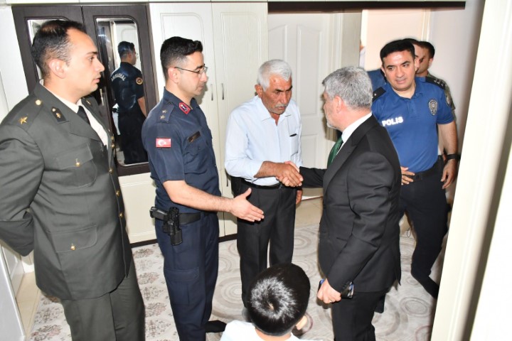 Kaymakam Şehit Ailesi Ziyaret3 (Küçük)