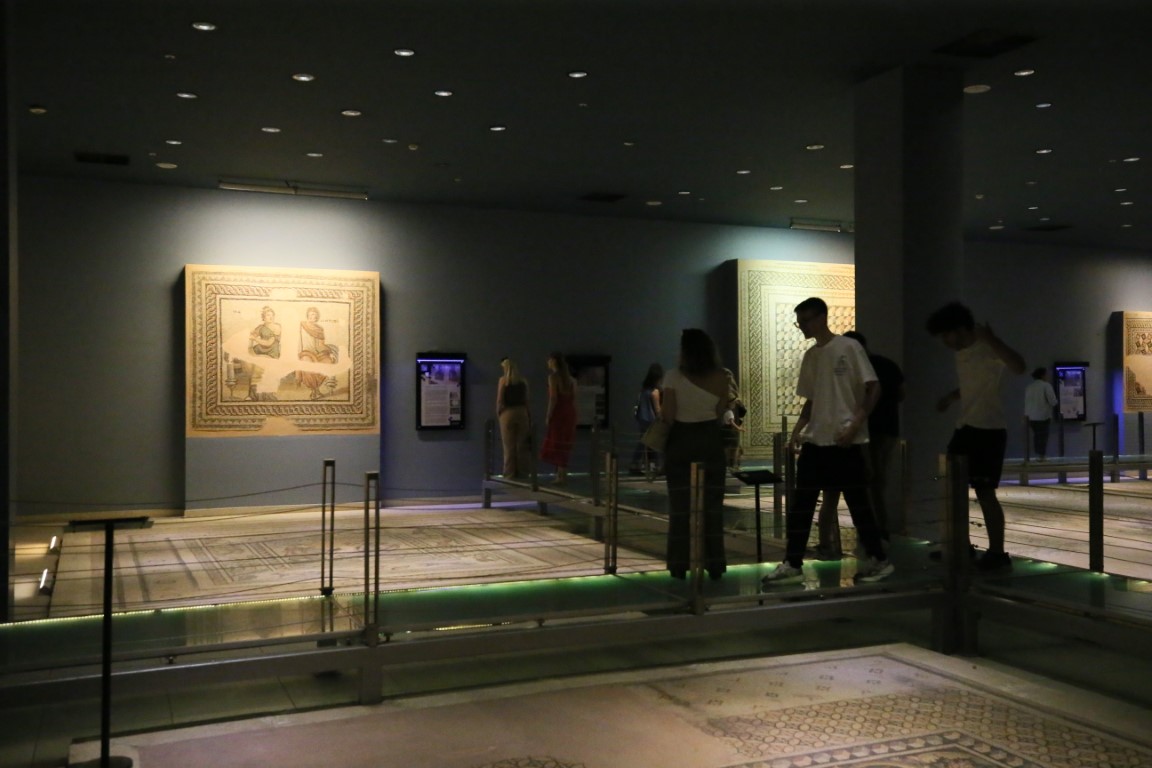 Zeugma Mozaik Müzesi Bayram (2) (Orta)