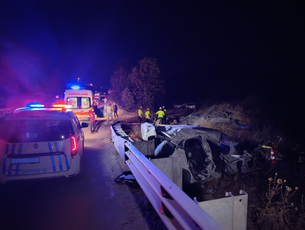 Adıyaman Çakal Köprüsü Tanker Otomobil Kaza (5) (Orta)