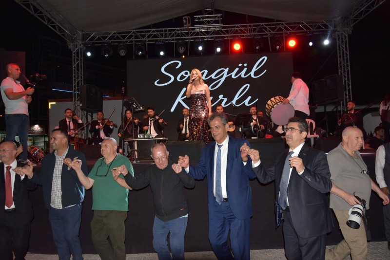 Besni’de Gece Latif Doğan Ve Songül Karlı’yla Aydınlandı2