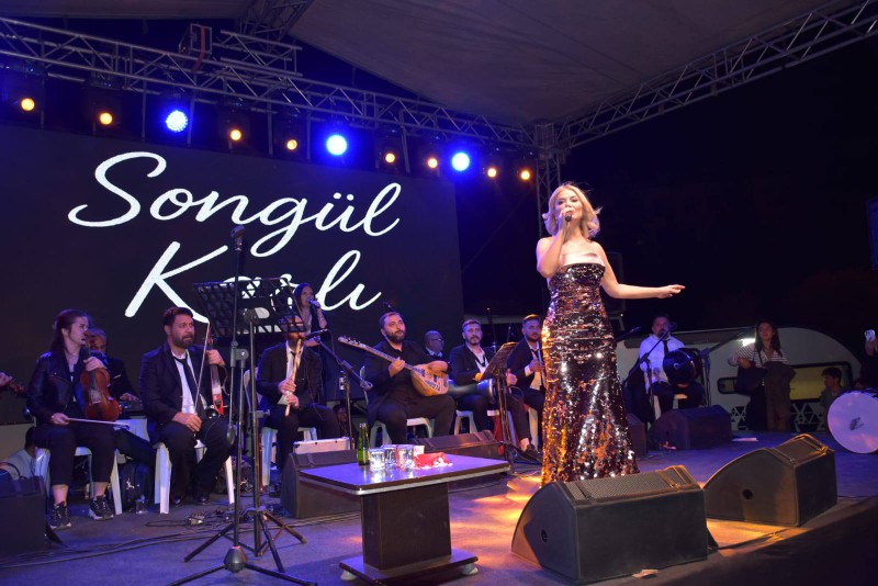 Besni’de Gece Latif Doğan Ve Songül Karlı’yla Aydınlandı6