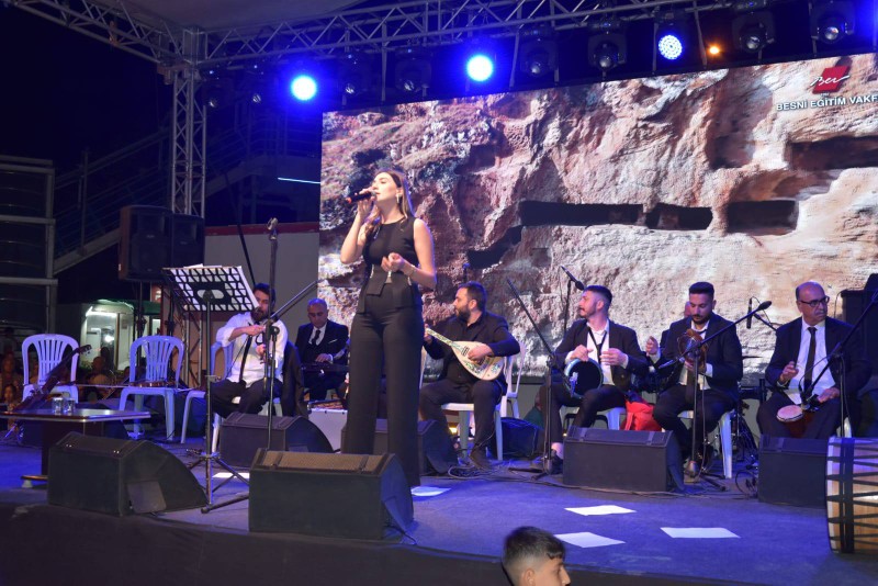 Besni’de Gece Latif Doğan Ve Songül Karlı’yla Aydınlandı8