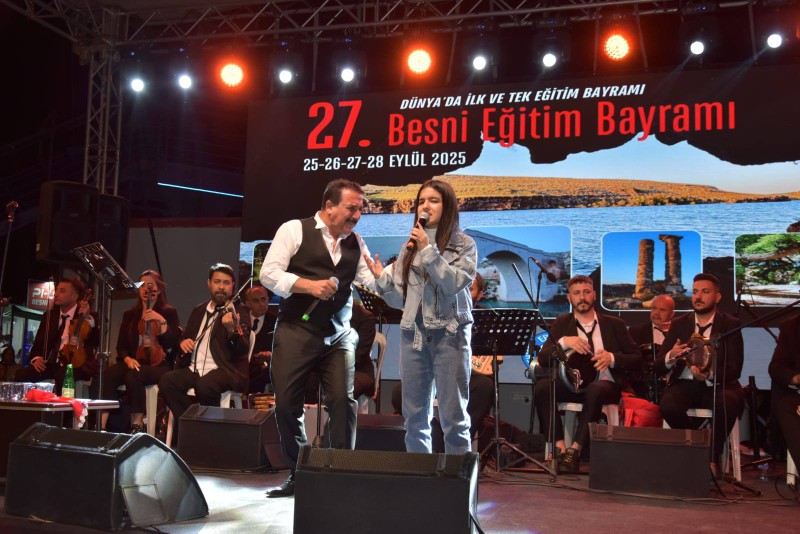Besni’de Gece Latif Doğan Ve Songül Karlı’yla Aydınlandı9