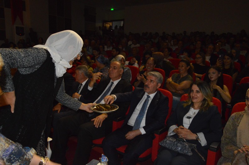 Genç Tiyatrocular Alkış Aldı4