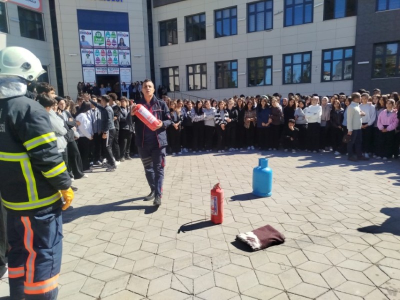 Besni İtfaiyesi’nden Öğrencilere Tatbikat1