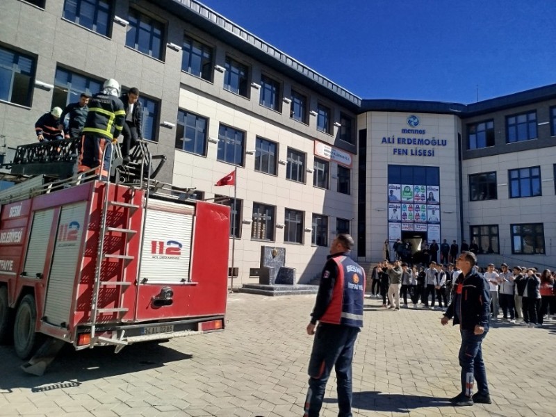Besni İtfaiyesi’nden Öğrencilere Tatbikat3