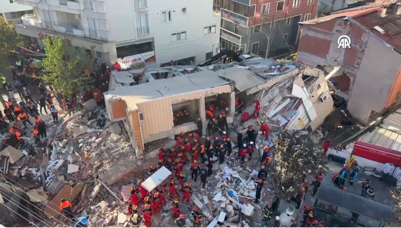 Gebze’de Bilinmeyen Nedenle 7 Katlı Bina Çöktü1