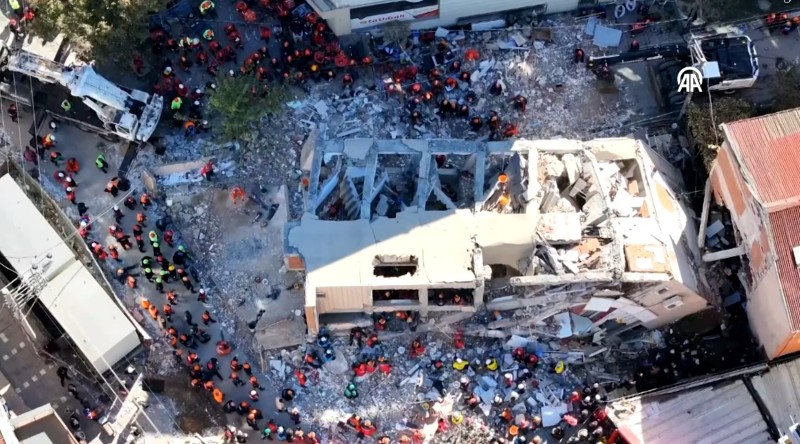 Gebze’de Bilinmeyen Nedenle 7 Katlı Bina Çöktü6