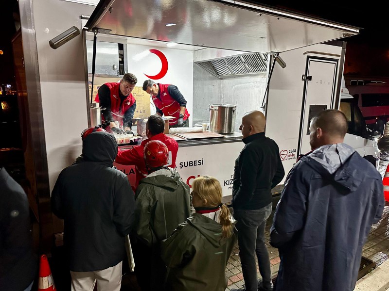 Türk Kızılay Gönüllüleri Sındırgı’ya Koştu 2