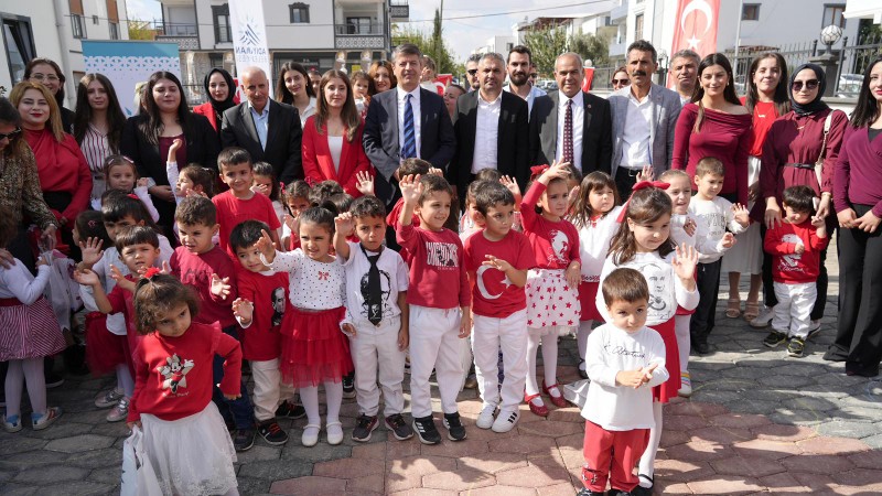 Tutdere, Çocukların 29 Ekim Heyecanına Ortak Oldu