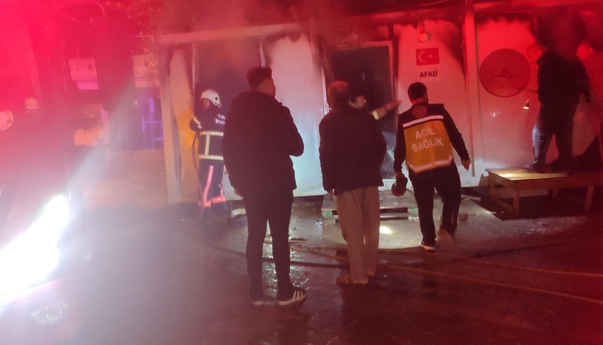 Besni’nin Sarıkaya Köyünde Konteyner Yandı1