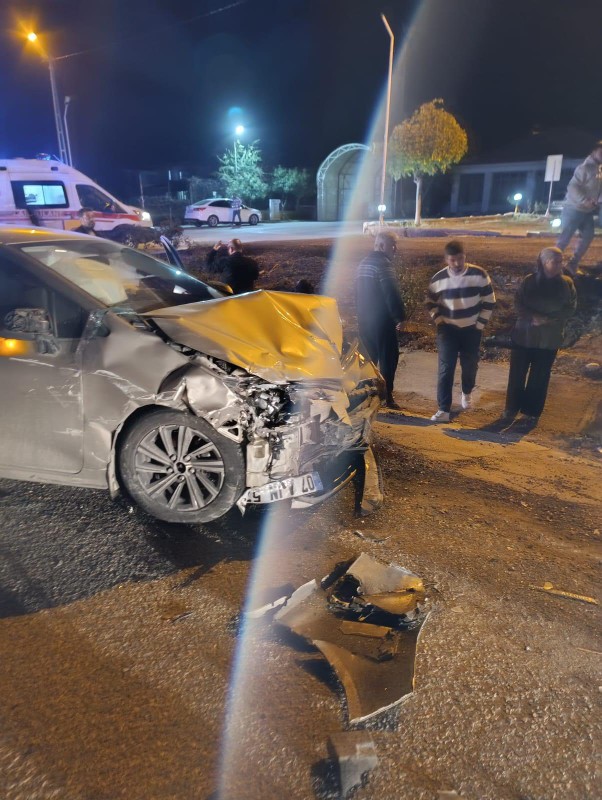 Gölbaşı Besni Yol Ayrımında Korkutan Kaza 2 Yaralı4