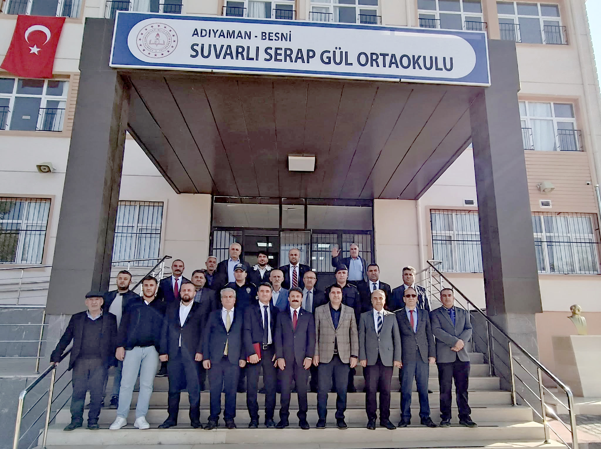 Serap Gül Ortaokulu Kütüphane-1