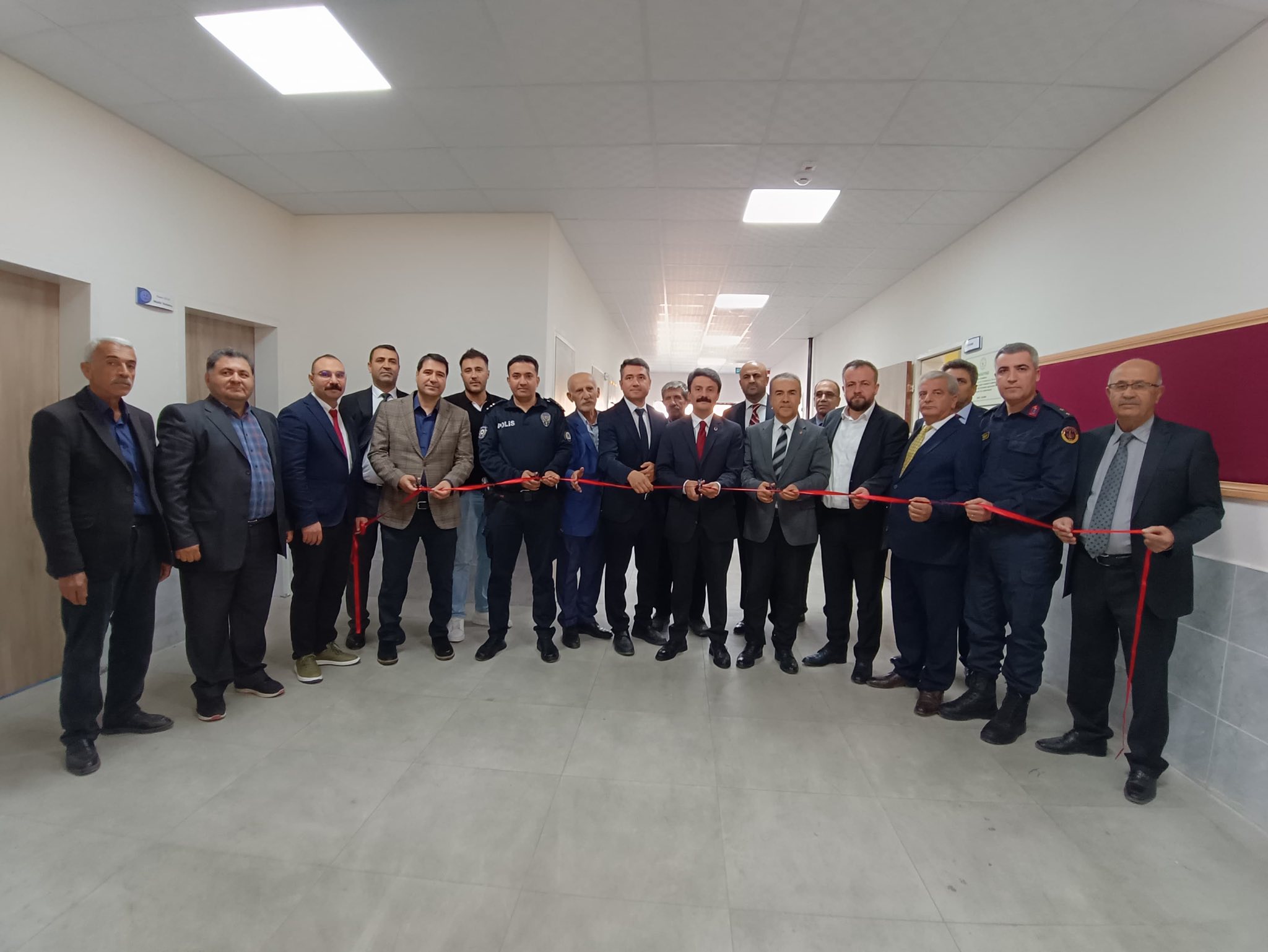 Serapgül Ortaokulu'na Yeni Kütüphane1