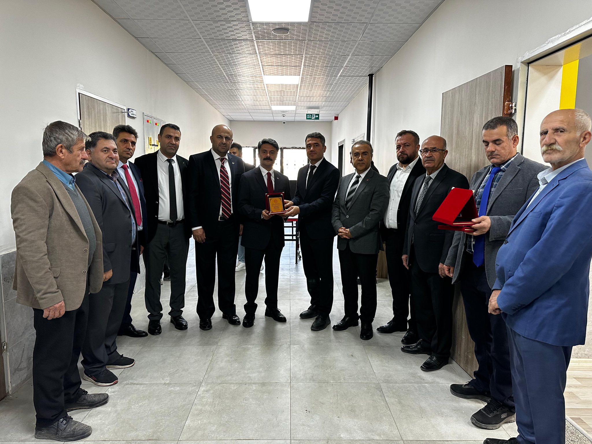 Serapgül Ortaokulu'na Yeni Kütüphane2