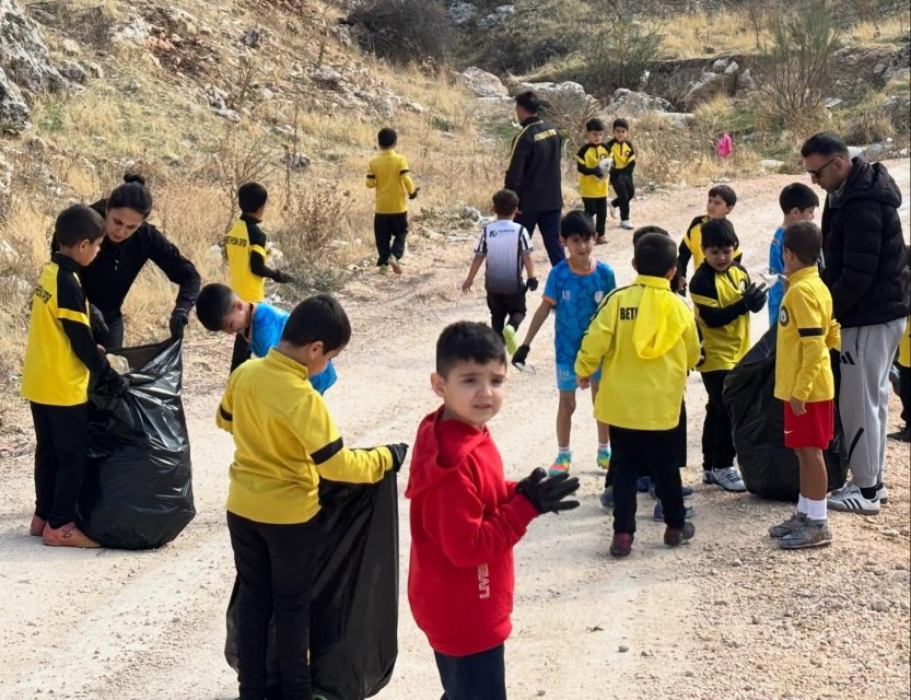 Sporcu Gençler Spor Alanlarını Temizledi3