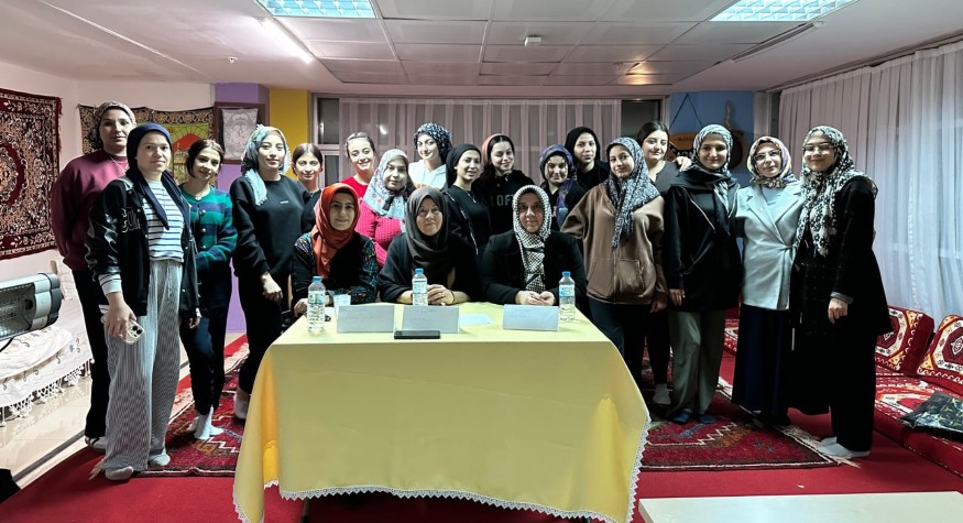 Besni’de Üniversiteli Kızlar Yemekleriyle Yarıştı