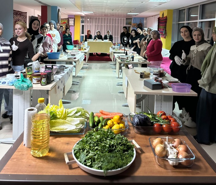 Besni’de Üniversiteli Kızlar Yemekleriyle Yarıştı1