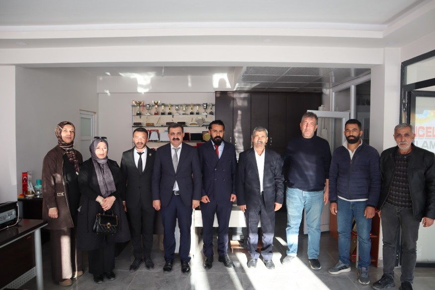 Besnili Fenomen Erdem’dem 20 Engelliye Akülü Sandalye