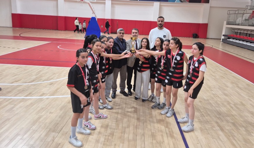 Besnili Kızlar Voleyboldaki Başarısıyla Takdir Aldı 1