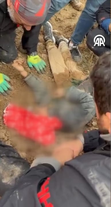 Canlı Canlı Gömülen 10 Yaşındaki Çocuk Kurtarıldı...2