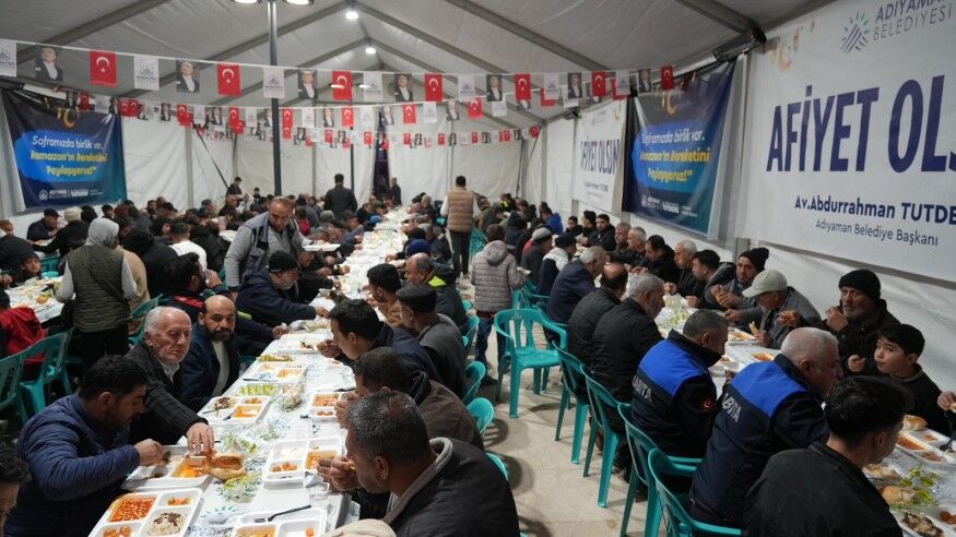 Başkan Tutdere Kent Meydanı’nda İftarlık Dağıttı1