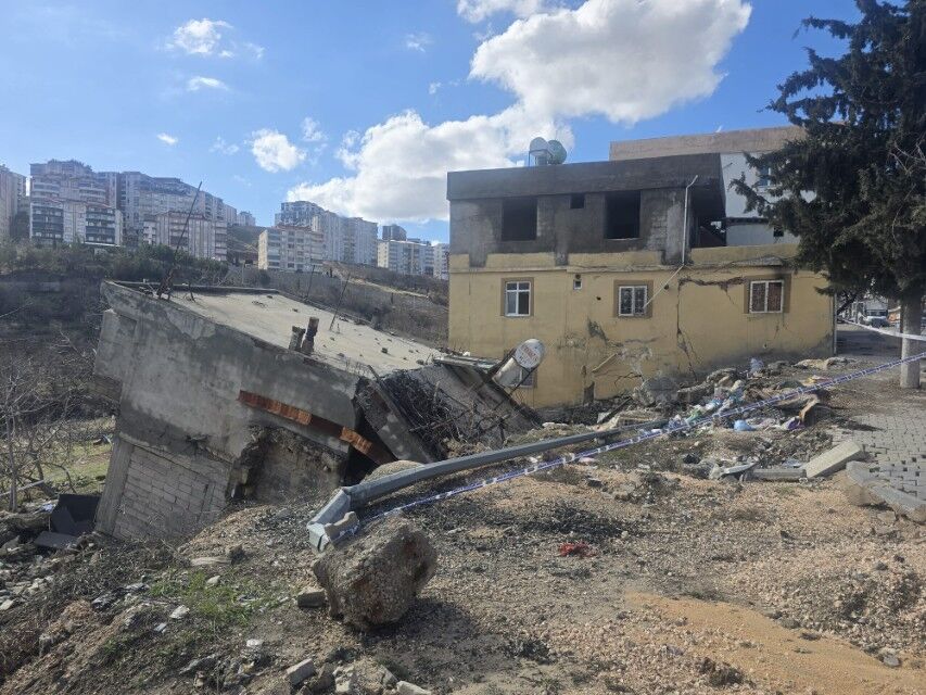 Besni’de Heyelan Bir Ev Yıkıldı, Bir Ev Ağır Hasar Aldı3