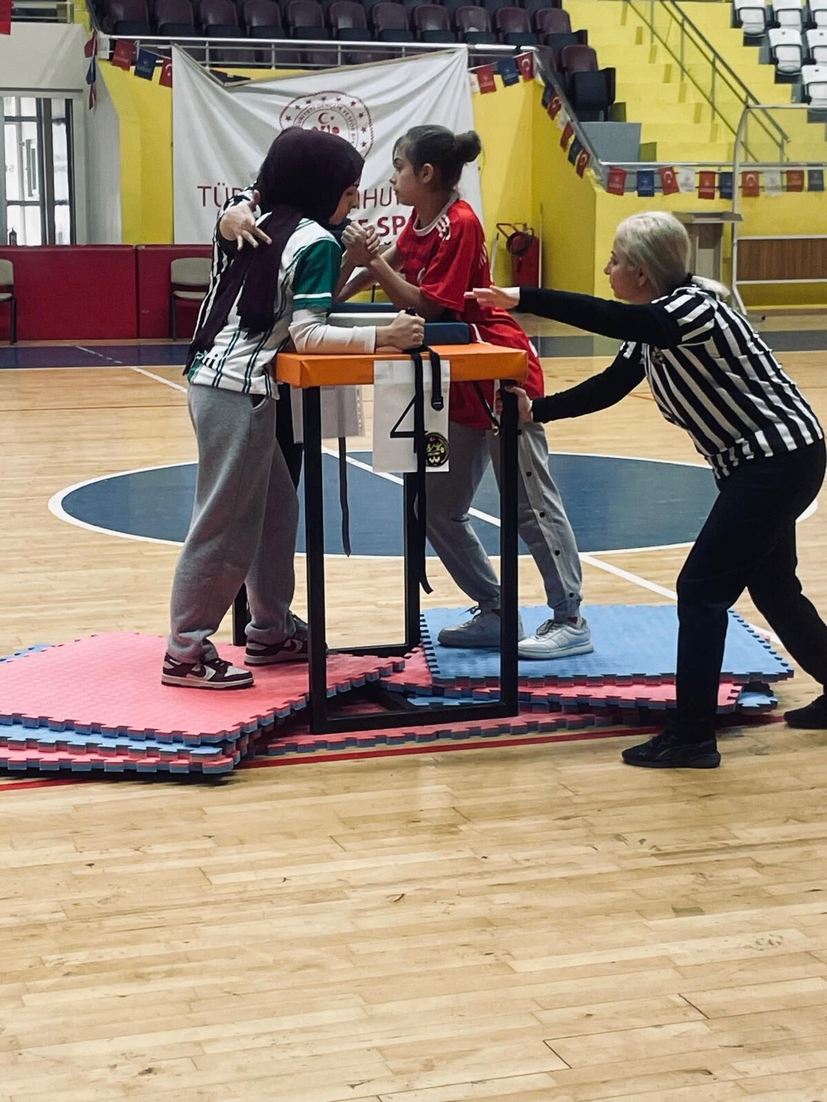 Besni’nin Genç Bileği Zirvede İkra Açar Bölge Birincisi-1