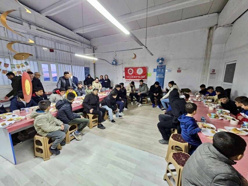 Kaymakam Güngör Öğrencilerle İftarda Buluştu224