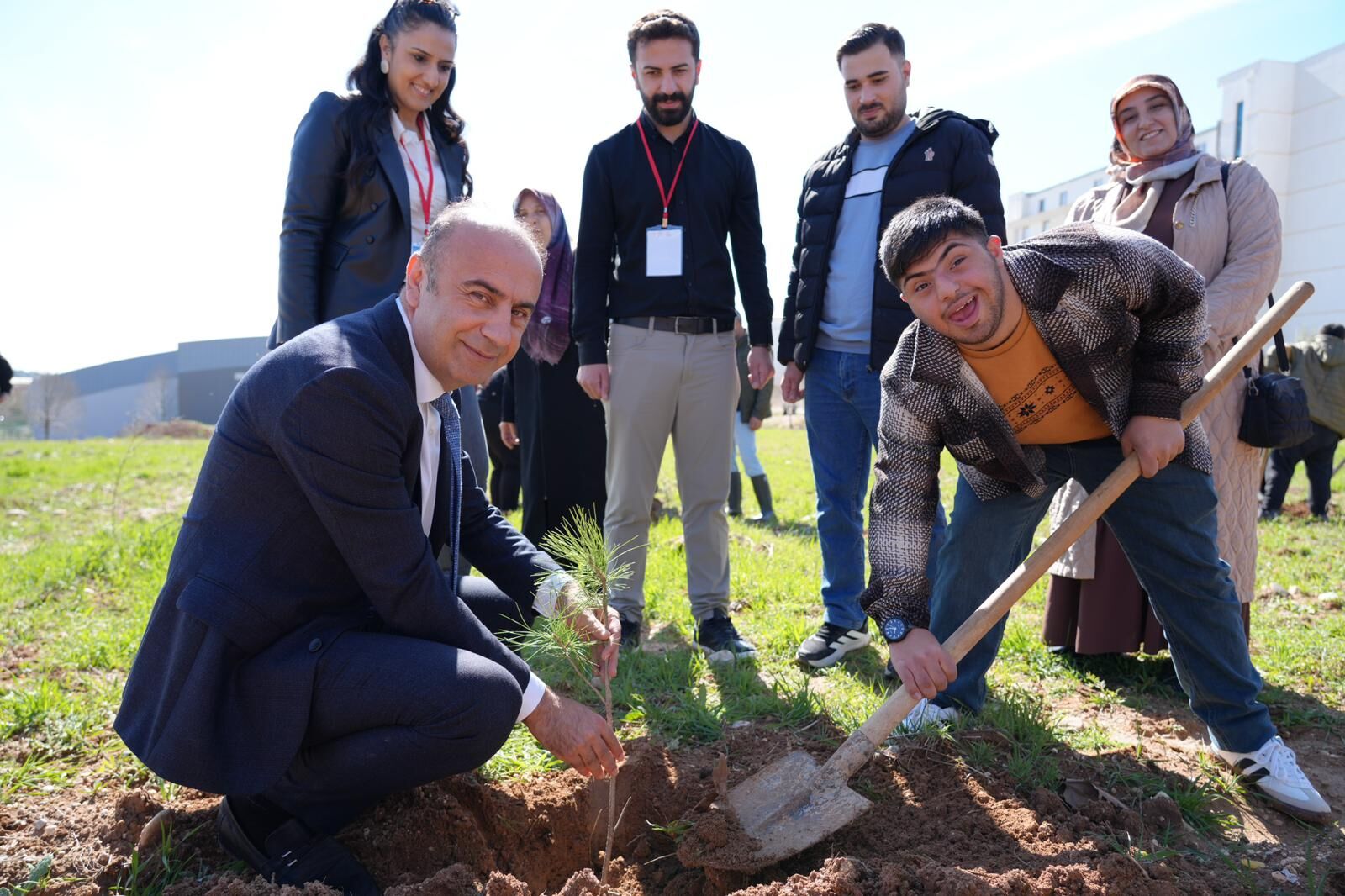 Adyü’de Down Sendromlu Öğrenciler Fidan Dikti1
