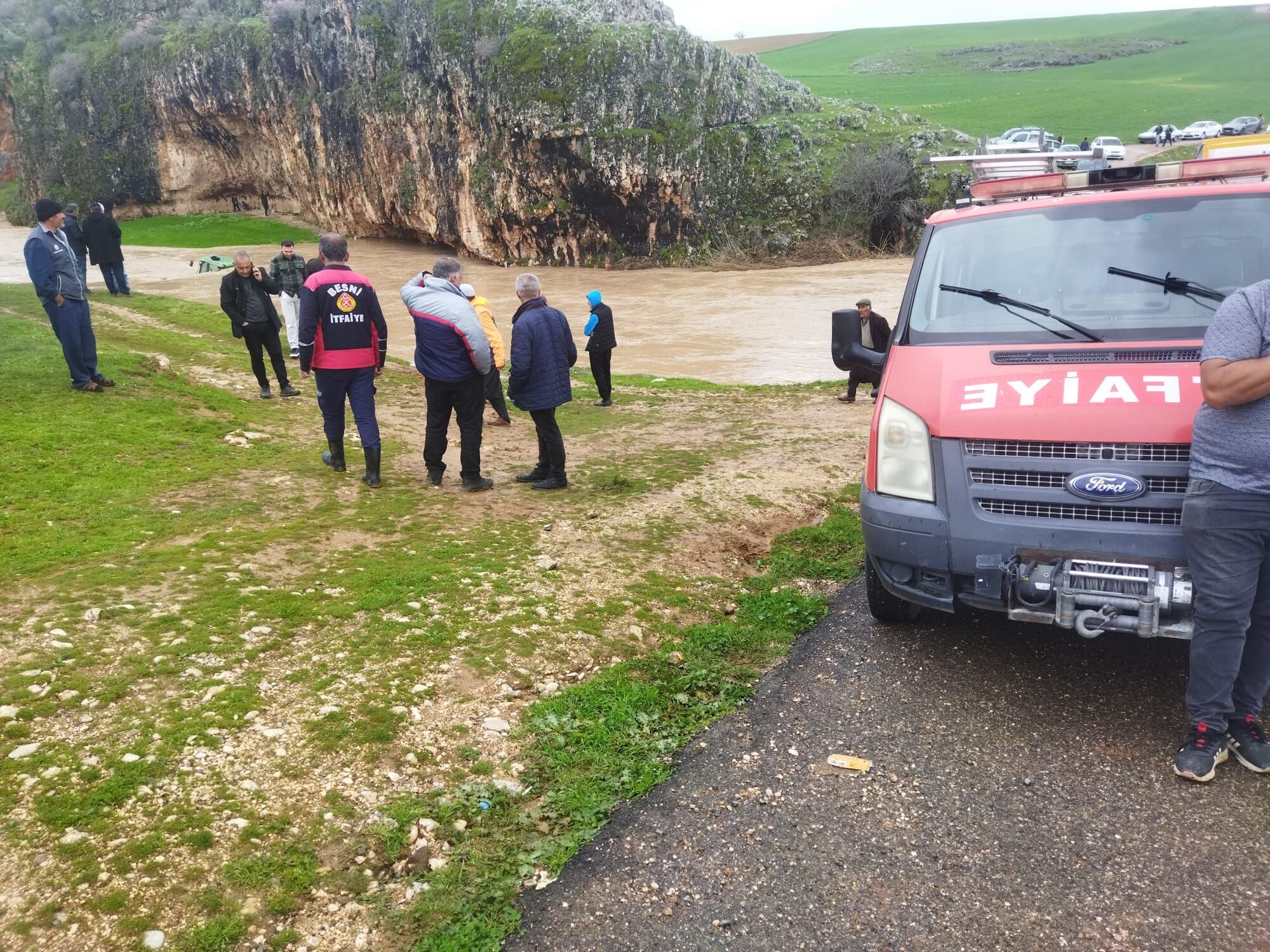 Besni De Traktör Suya Kapıldı-1