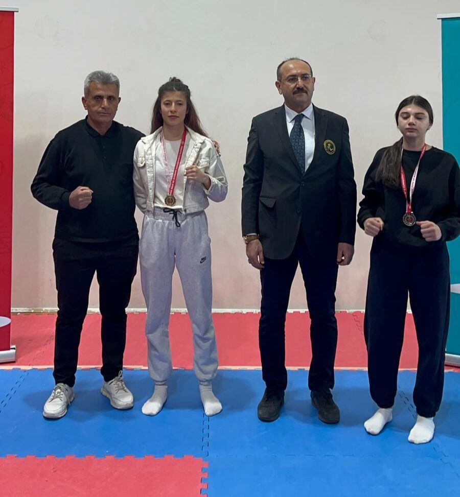 Gençlerimiz Besni'ye Kucak Dolusu Madalya Getirdi3
