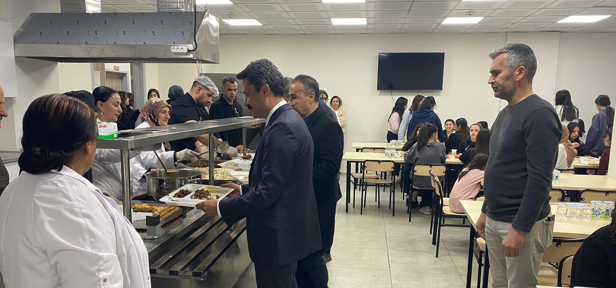 Kaymakam Aslan, Merinos Fen Lisesi Öğrencileriyle İftarda1