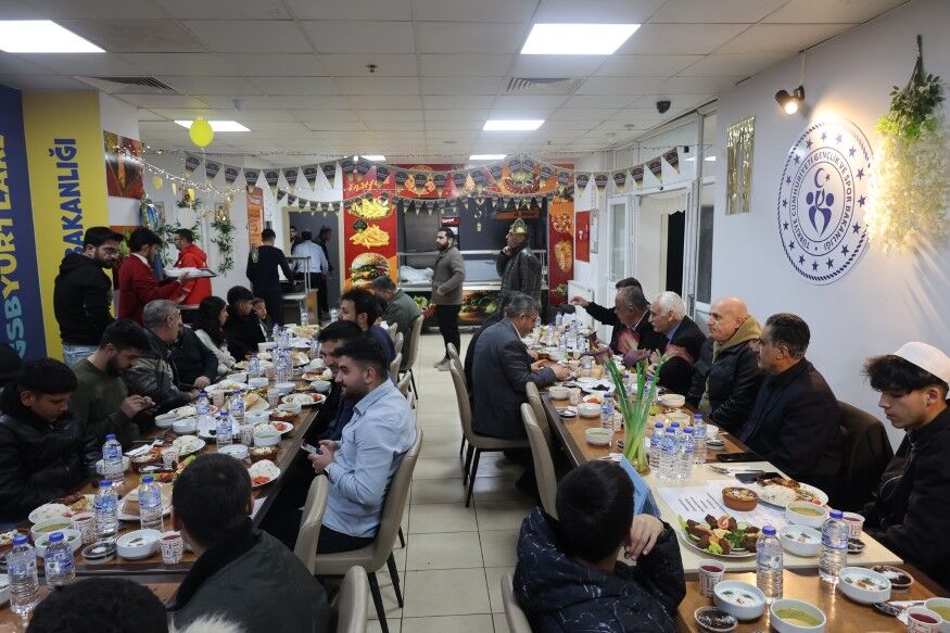 Üç Kuşak Aynı Sofrada İftarda Buluştu