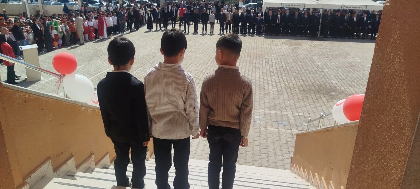 Besni’de 23 Nisan Coşkusu Okul Bahçesine Taştı1