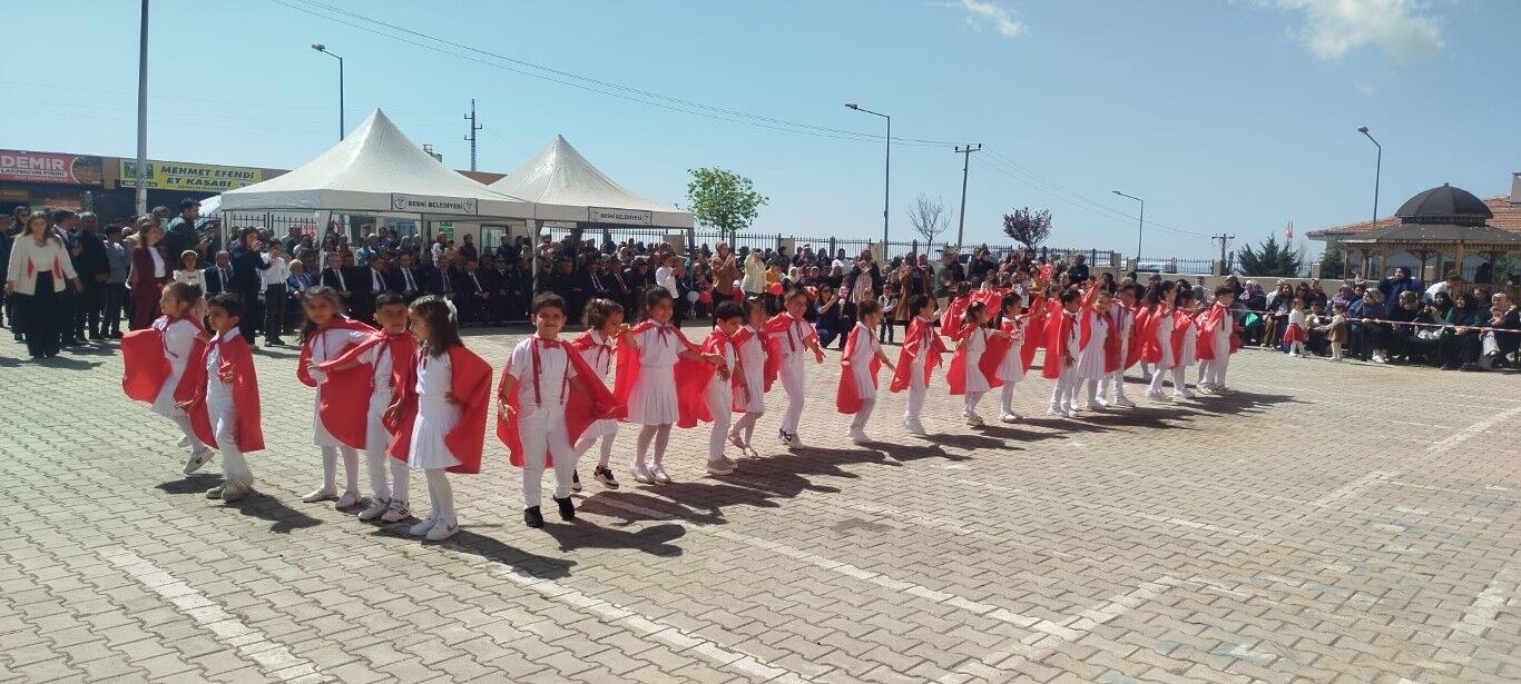 Besni’de 23 Nisan Coşkusu Okul Bahçesine Taştı2