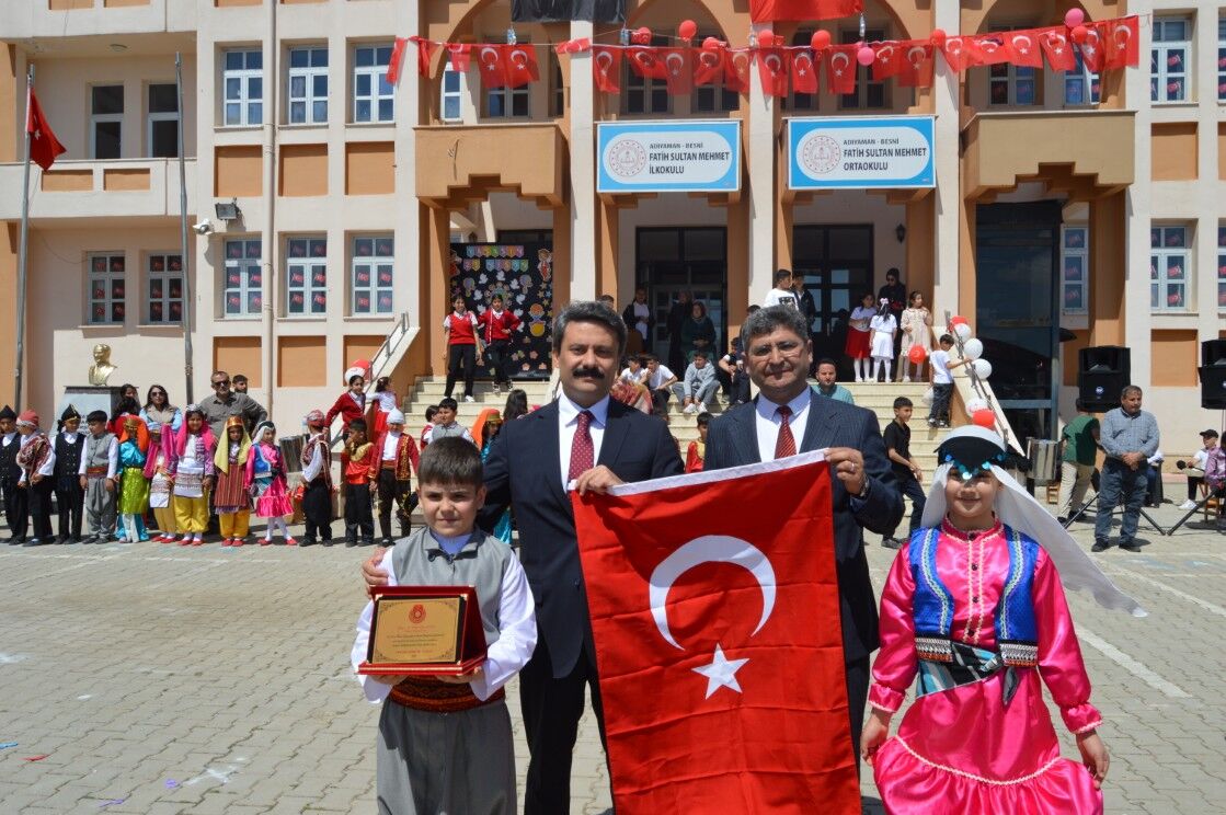 Besni’de 23 Nisan Coşkusu Okul Bahçesine Taştı22