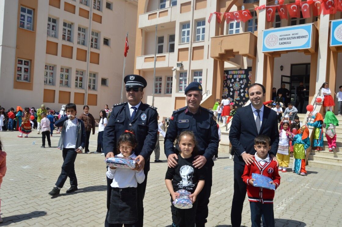 Besni’de 23 Nisan Coşkusu Okul Bahçesine Taştı24 (Özel)