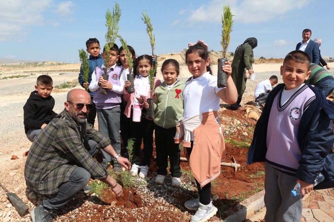 Besni’de 23 Nisan’da Doğaya 150 Çam Fidanı Dikildi2