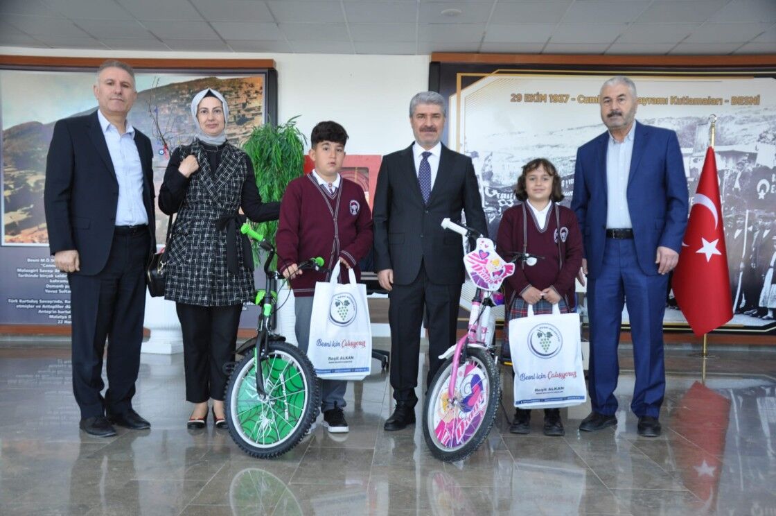Besni’de Başkanlık Koltuğu Çocuklara Emanet2