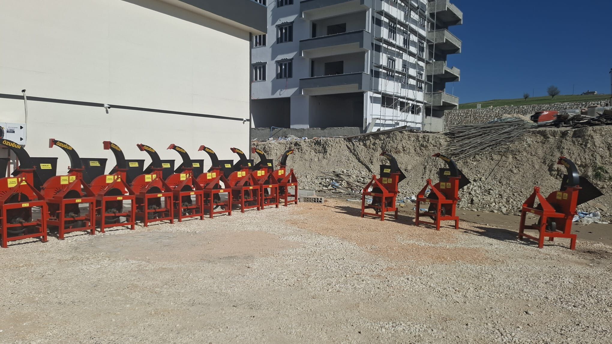 Besni’de Çiftçilere Dal Öğütme Makinesi Desteği1