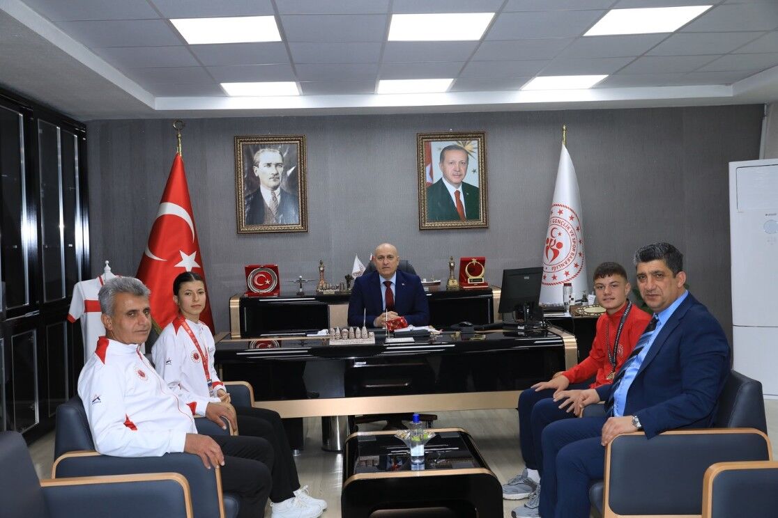 Besnili Şampiyonlara İl Müdürü’nden Tebrik Ve Ödül-1