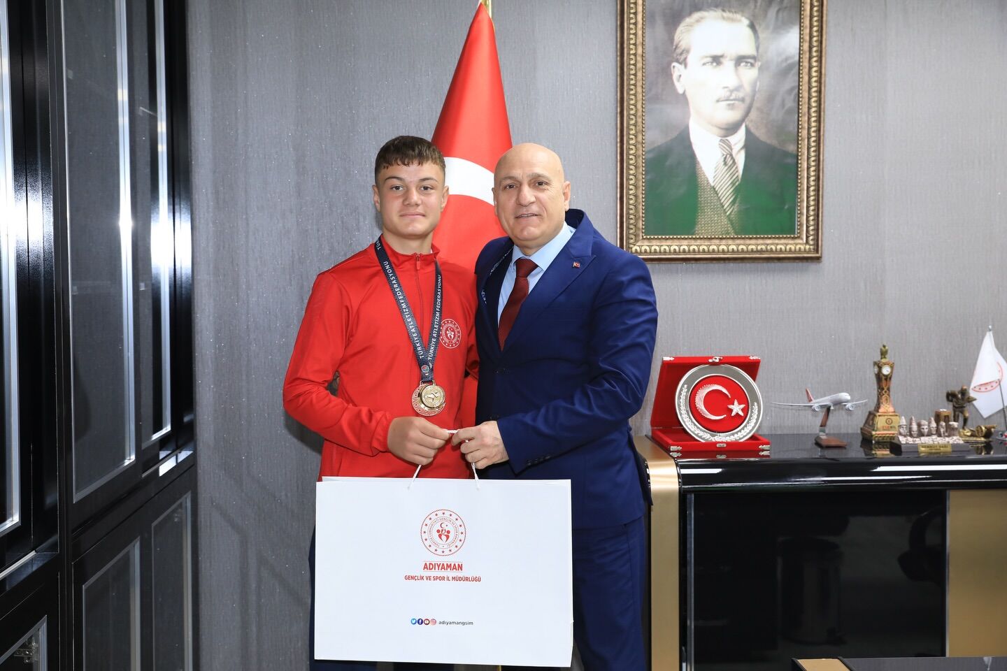 Besnili Şampiyonlara İl Müdürü’nden Tebrik Ve Ödül1